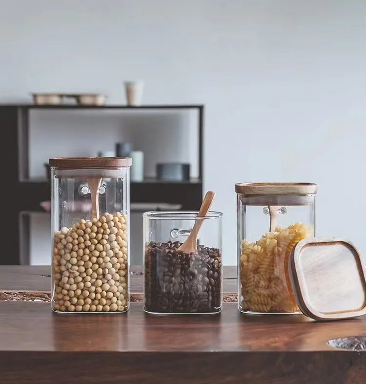 borosilicate glass bottle with bamboo lid